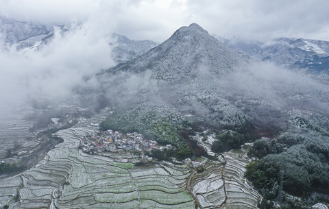 雪落梯田 詩(shī)意層層