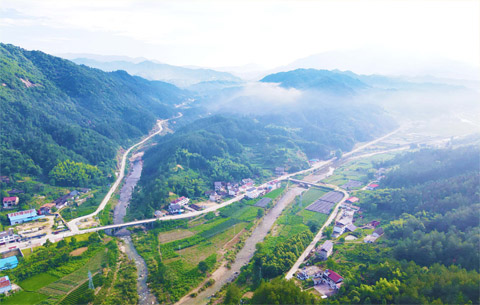 云繞大別山 田園如詩(shī)畫