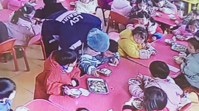 幼童吃飯卡喉 老師用海姆立克法急救脫險(xiǎn)