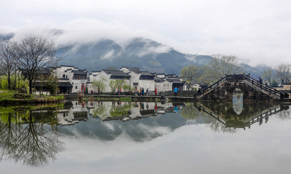 安徽黃山：春雨如酥潤古村